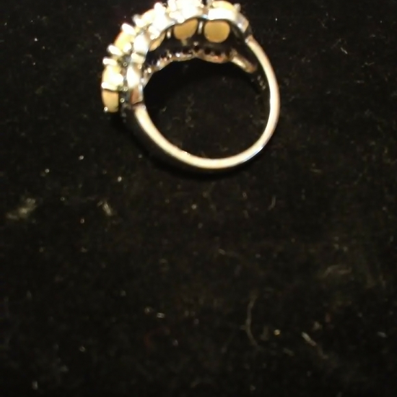 NWOT BEAUTIFUL SIZE 7 RING - Picture 8 of 8